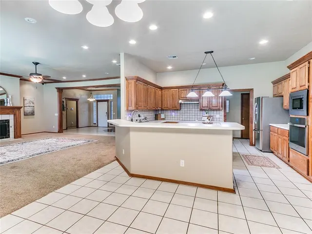 Photo 7 — 2524 Kingsley Lane, Oklahoma City, OK 73128