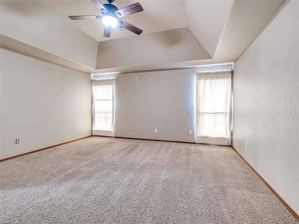 Photo 14 — 2524 Kingsley Lane, Oklahoma City, OK 73128