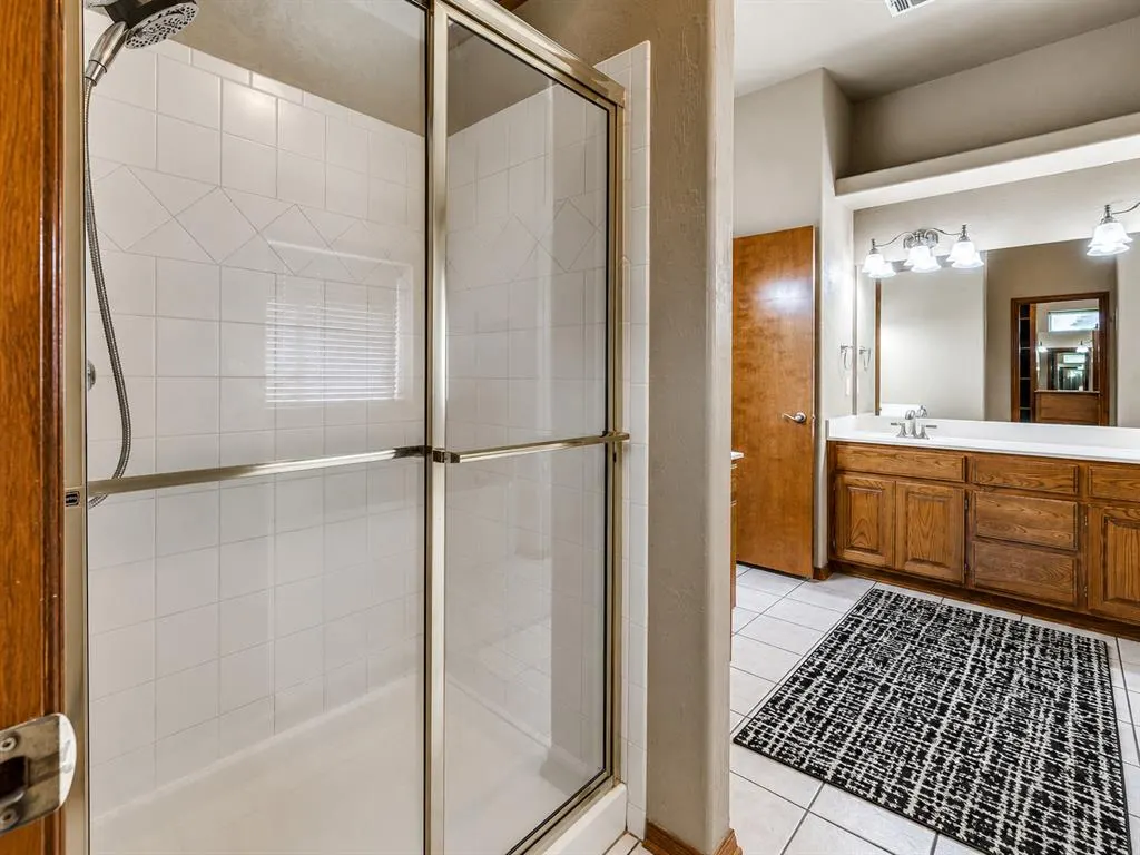 Photo 18 — 2524 Kingsley Lane, Oklahoma City, OK 73128