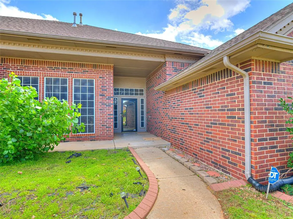 Photo 38 — 2524 Kingsley Lane, Oklahoma City, OK 73128