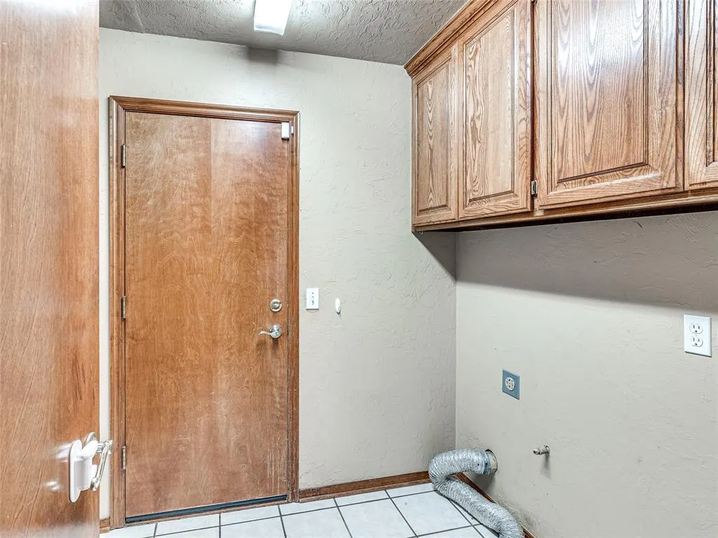 Photo 41 — 2524 Kingsley Lane, Oklahoma City, OK 73128