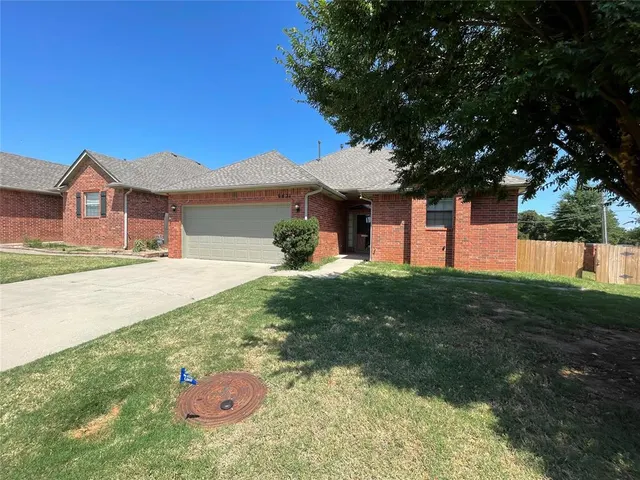 Photo 2 — 9621 Montclaire Drive, Midwest City, OK 73130