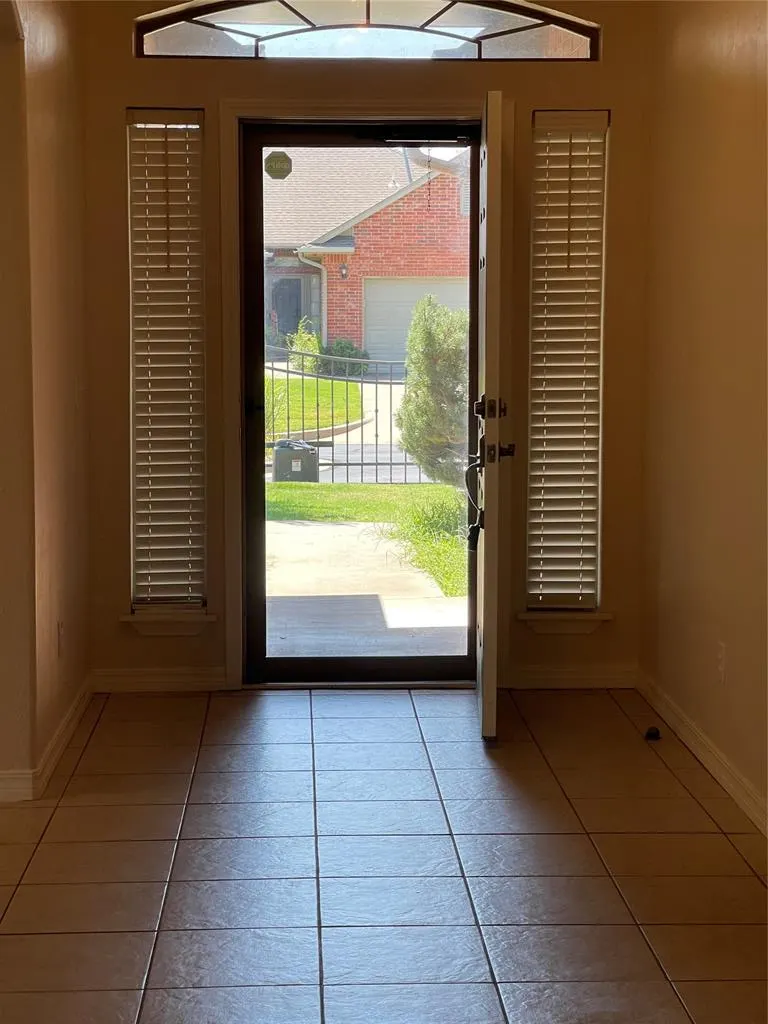 Photo 3 — 9621 Montclaire Drive, Midwest City, OK 73130