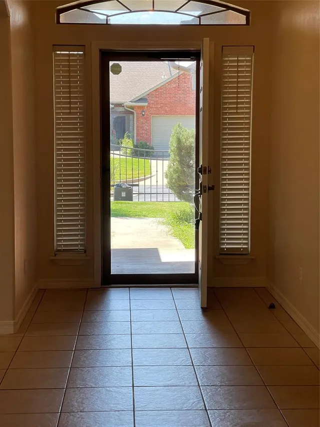Photo 3 — 9621 Montclaire Drive, Midwest City, OK 73130