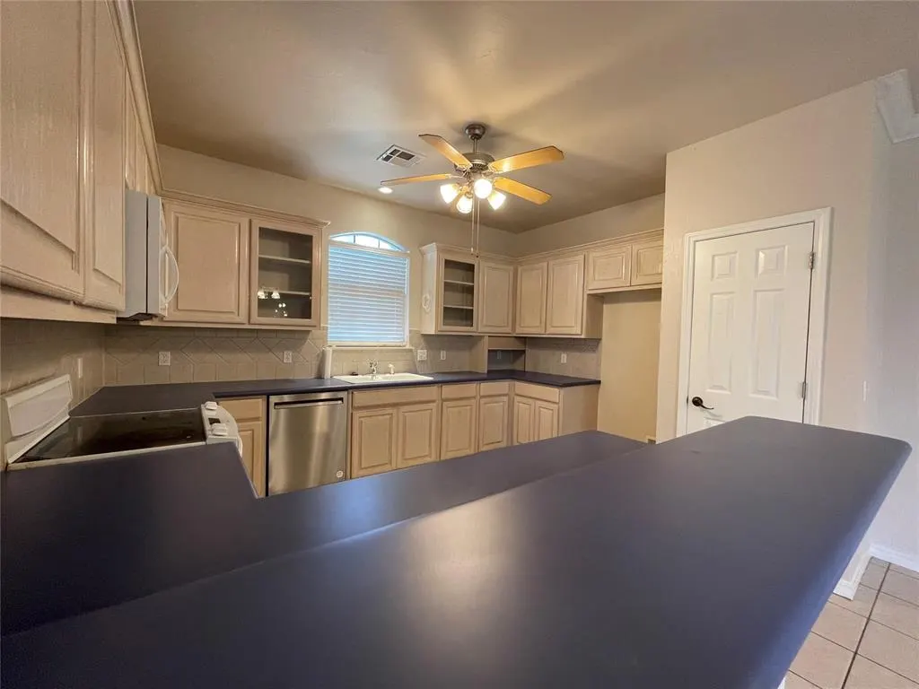 Photo 11 — 9621 Montclaire Drive, Midwest City, OK 73130