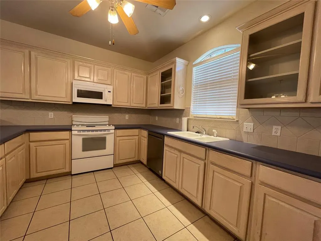 Photo 12 — 9621 Montclaire Drive, Midwest City, OK 73130