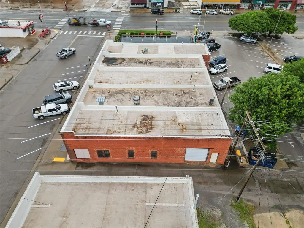 Photo 2 — 116 N 5th Street, Chickasha, OK 73018