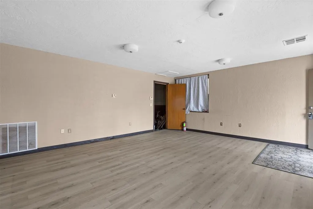 Photo 4 — 116 N 5th Street, Chickasha, OK 73018