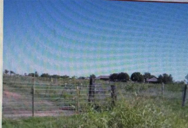 Photo 2 — 4 SE Sunnyside Drive, Lawton, OK 73501