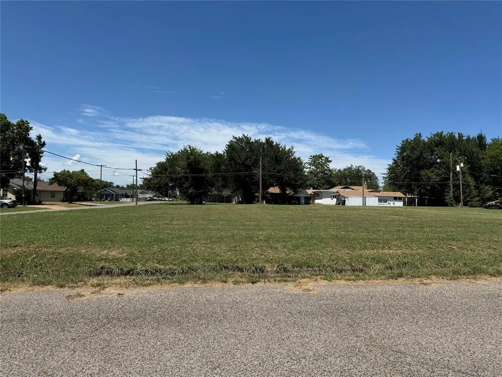 Photo 6 — 419 W 7th Street, Stroud, OK 74079
