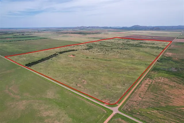 Photo 2 — 1550 E County Road, Mangum, OK 73554