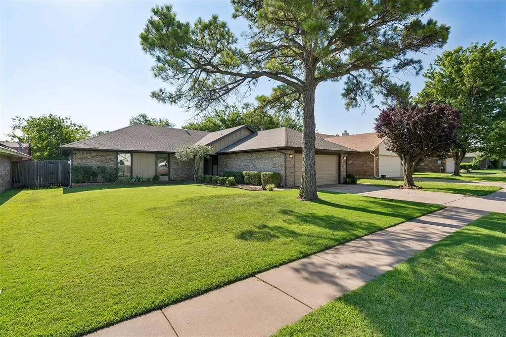 Photo 2 — 2100 E Sandy Creek Trail, Edmond, OK 73013