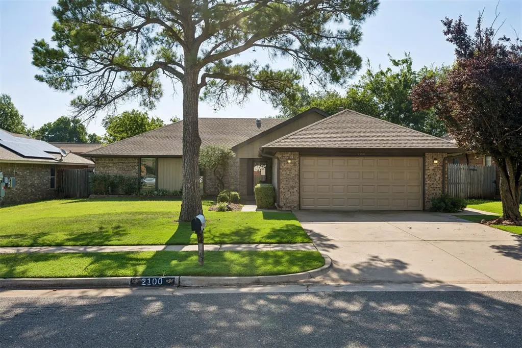 Photo 3 — 2100 E Sandy Creek Trail, Edmond, OK 73013