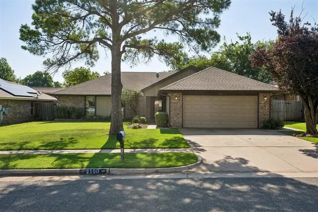 Photo 3 — 2100 E Sandy Creek Trail, Edmond, OK 73013