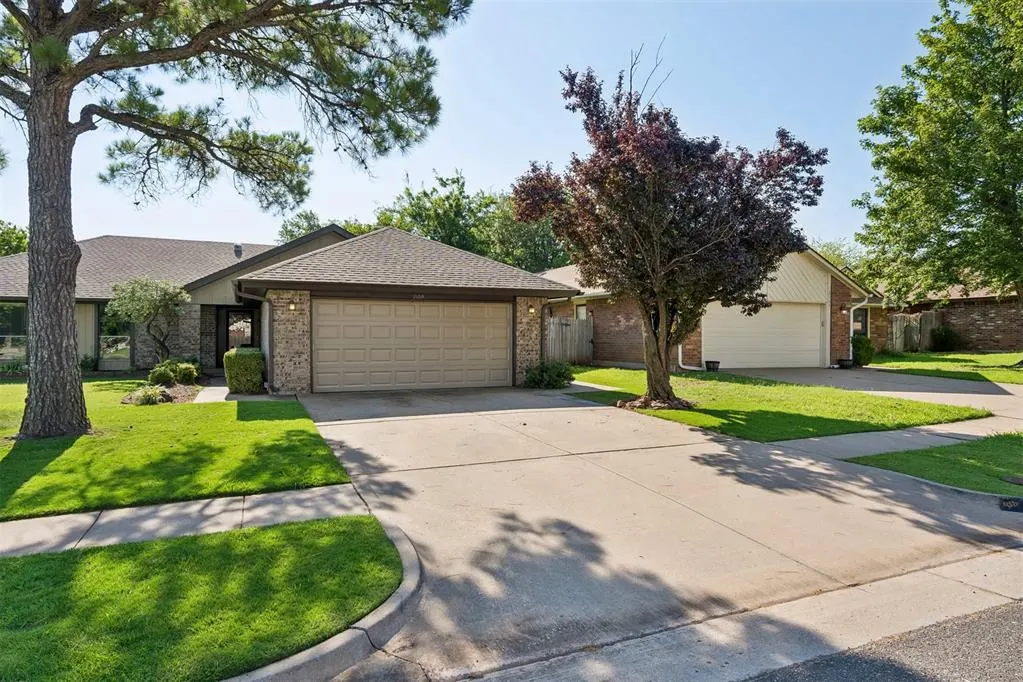 Photo 4 — 2100 E Sandy Creek Trail, Edmond, OK 73013