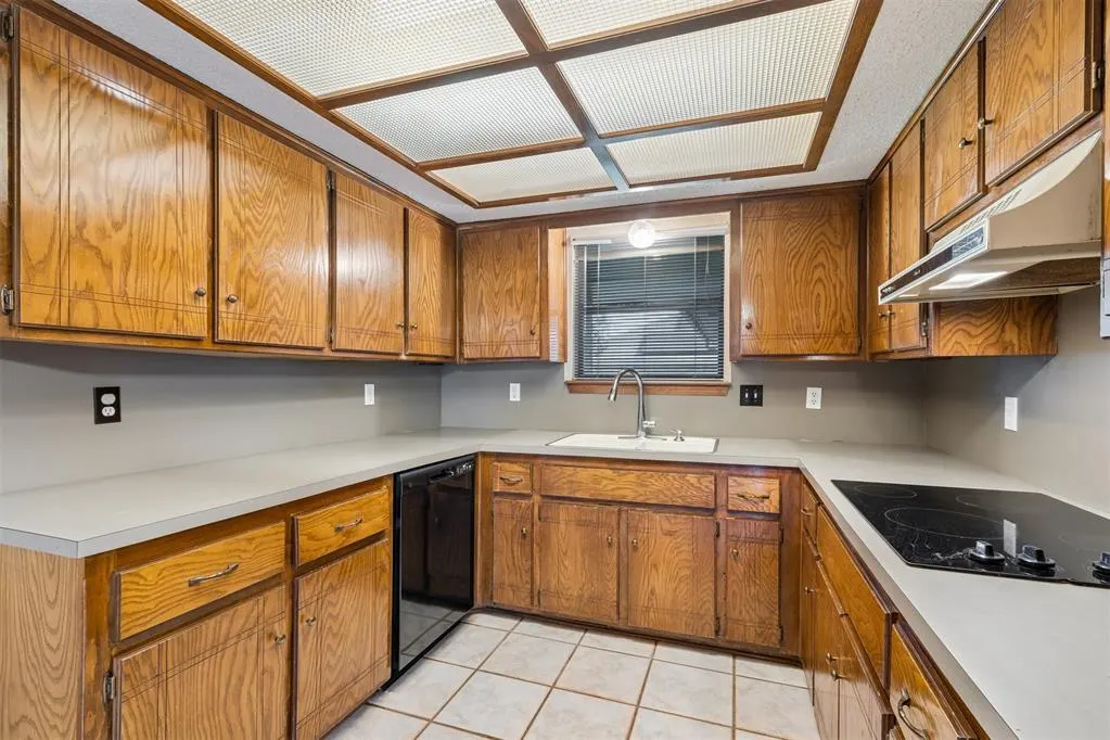 Photo 12 — 2100 E Sandy Creek Trail, Edmond, OK 73013
