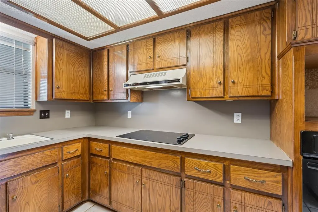 Photo 13 — 2100 E Sandy Creek Trail, Edmond, OK 73013