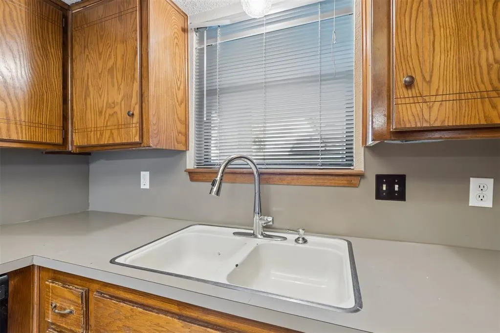 Photo 14 — 2100 E Sandy Creek Trail, Edmond, OK 73013