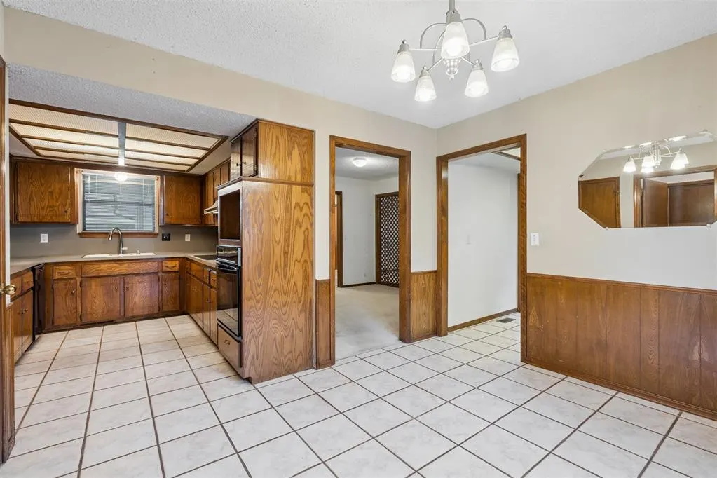 Photo 18 — 2100 E Sandy Creek Trail, Edmond, OK 73013
