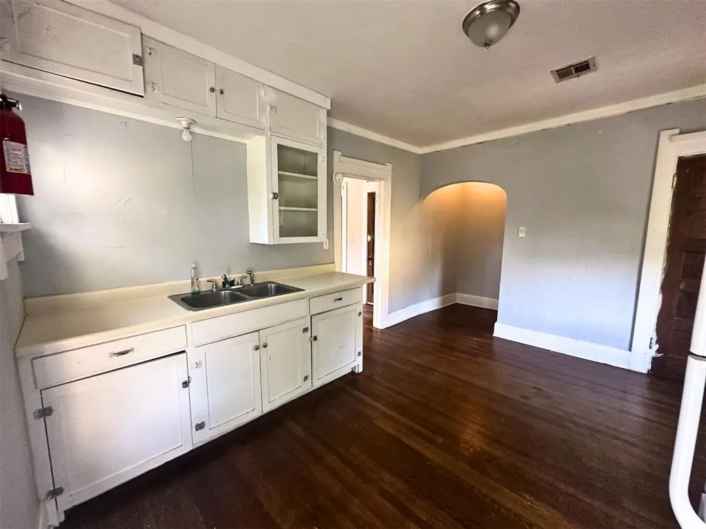 Photo 12 — 2224 NW 16th Street, Oklahoma City, OK 73107