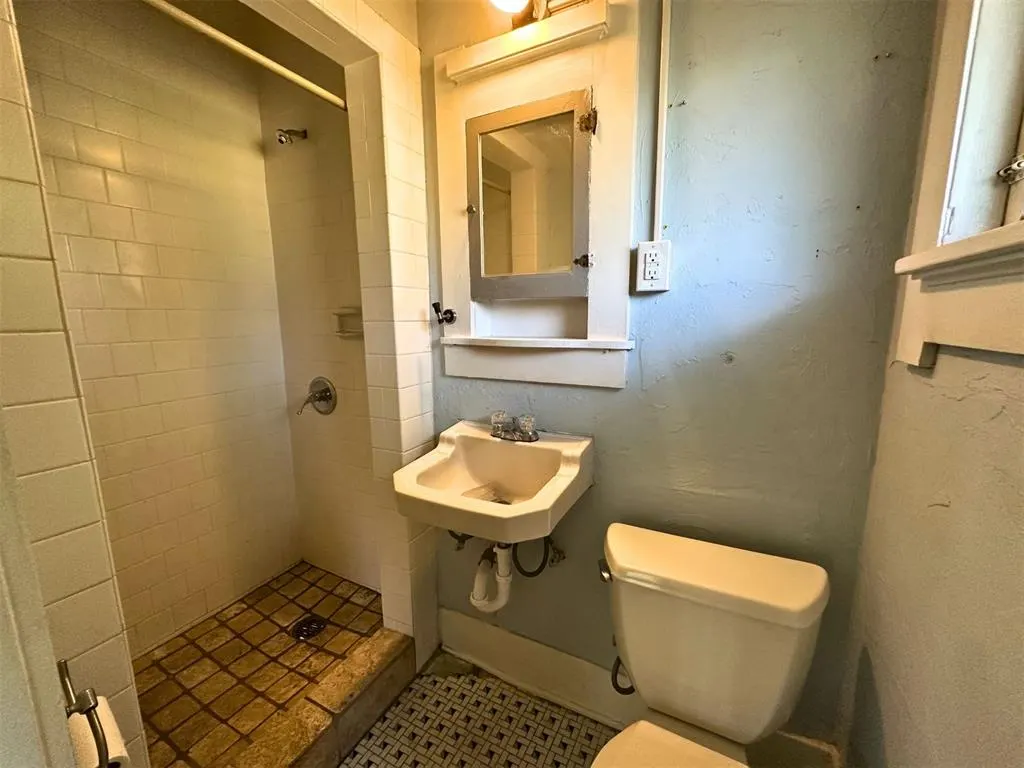 Photo 13 — 2224 NW 16th Street, Oklahoma City, OK 73107