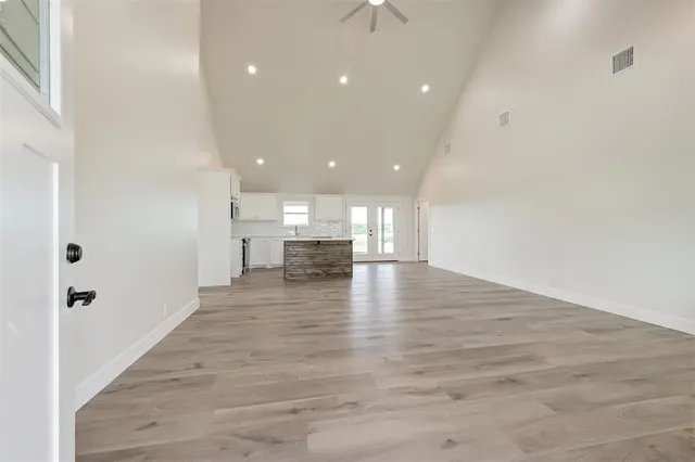Photo 5 — 333861 E 930 Road, Wellston, OK 74881