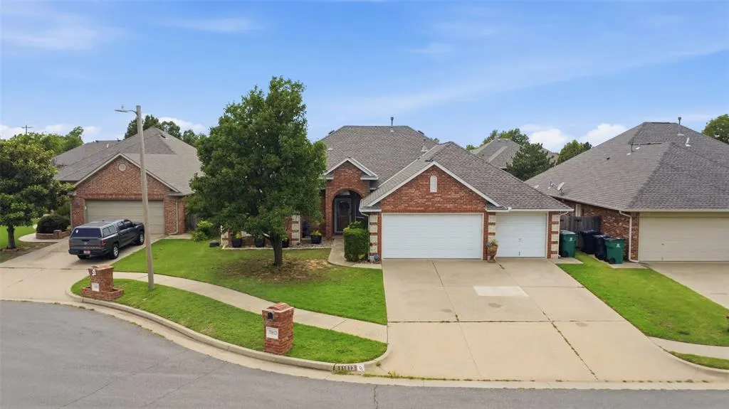 Photo 2 — 11813 Dalton Drive, Oklahoma City, OK 73162