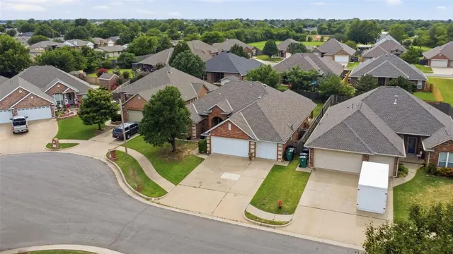 Photo 3 — 11813 Dalton Drive, Oklahoma City, OK 73162