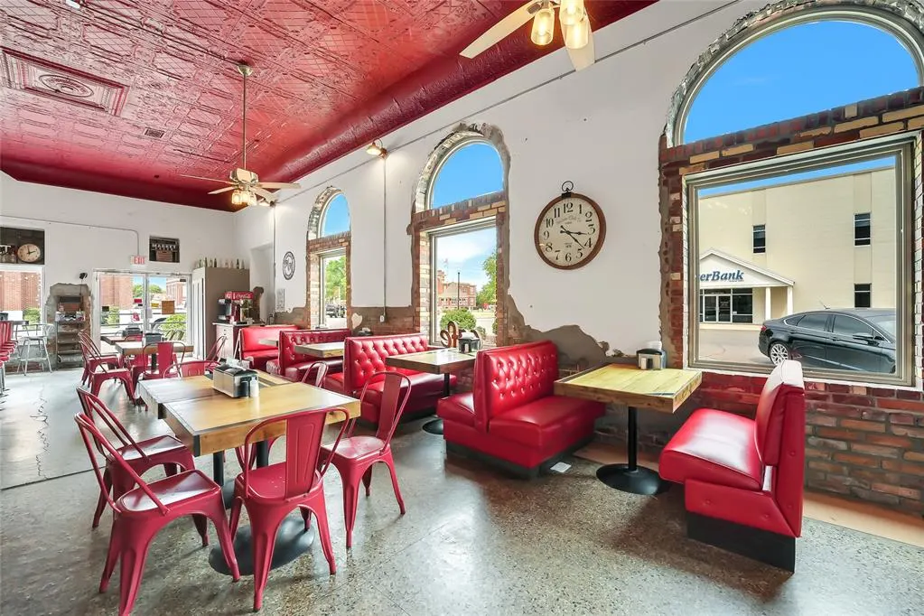 Photo 9 — 100 W 4th Street, Hobart, OK 73651