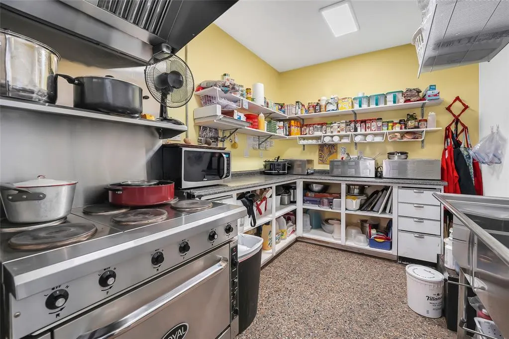 Photo 28 — 100 W 4th Street, Hobart, OK 73651