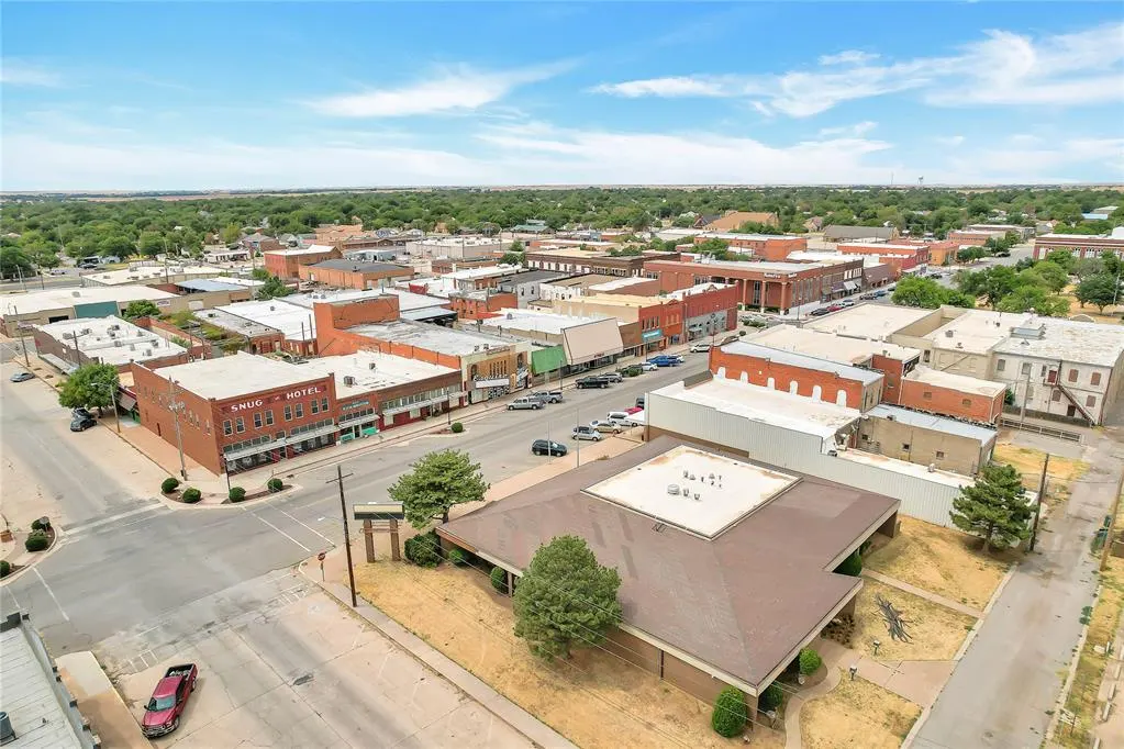 Photo 45 — 100 W 4th Street, Hobart, OK 73651