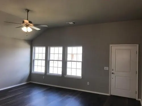 Photo 4 — 441 Compass Drive, Yukon, OK 73099