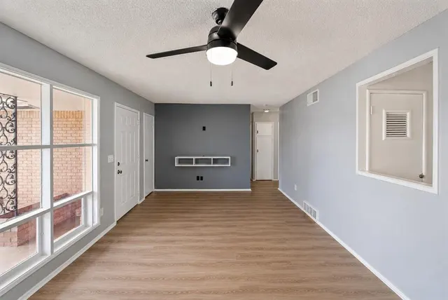 Photo 5 — 1513 N Nicklas Avenue, Oklahoma City, OK 73127