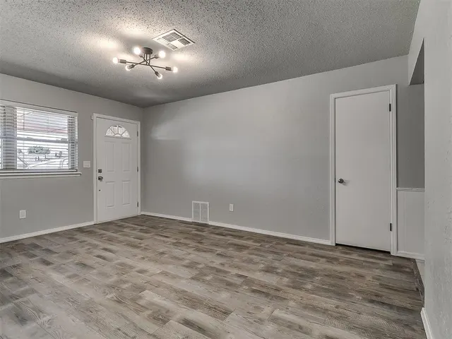 Photo 6 — 4713 Lunow Drive, Oklahoma City, OK 73135