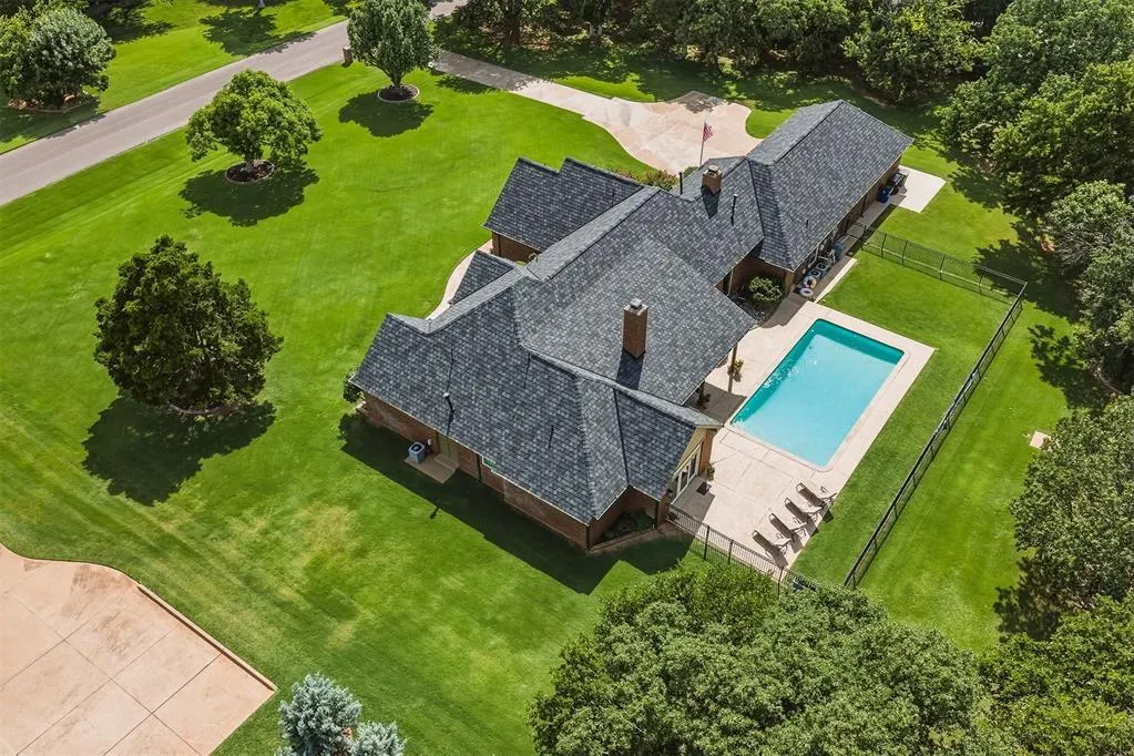 Front exterior — 2013 Spirit Wood Lane, Edmond, OK 73025