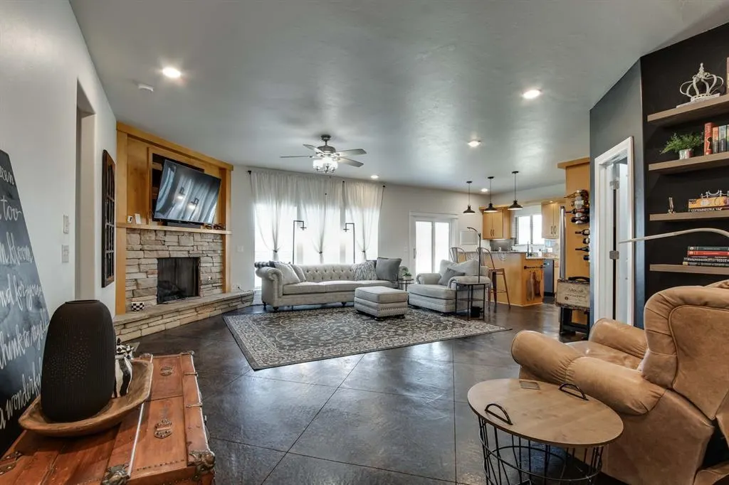 Photo 2 — 2801 NW 171st Street, Edmond, OK 73012
