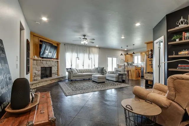 Photo 2 — 2801 NW 171st Street, Edmond, OK 73012