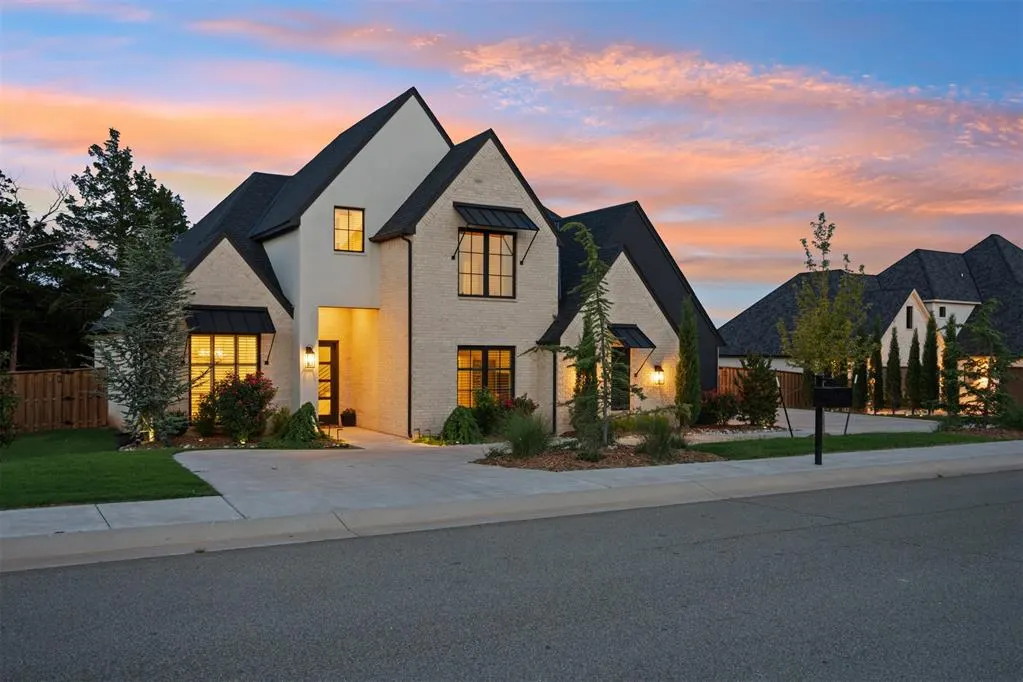 Front exterior — 5008 Water Oak Way, Edmond, OK 73034