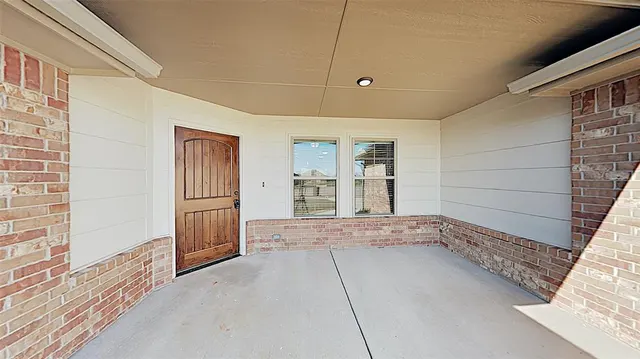Photo 2 — 404 Charles Court, Yukon, OK 73099