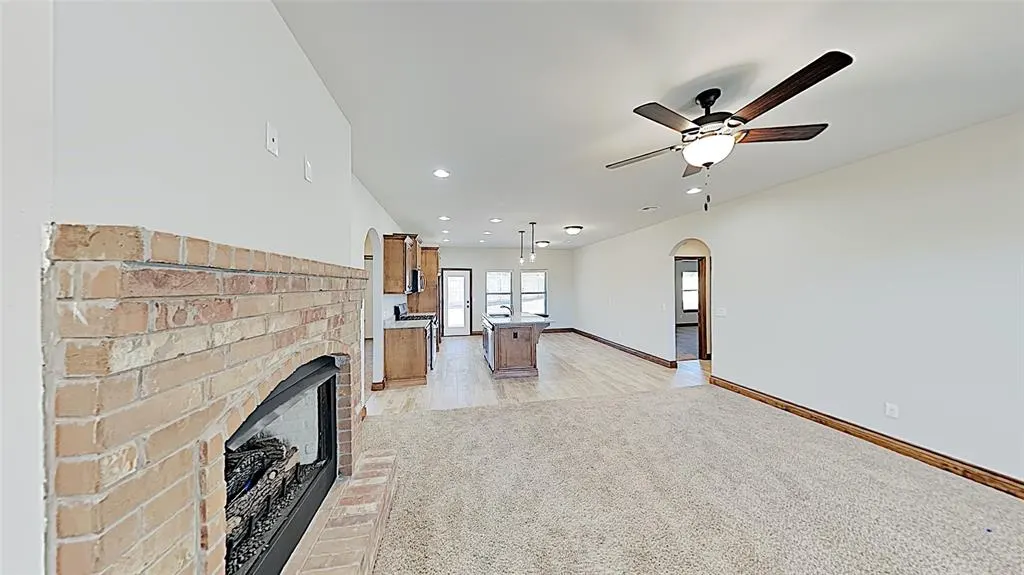 Photo 5 — 404 Charles Court, Yukon, OK 73099