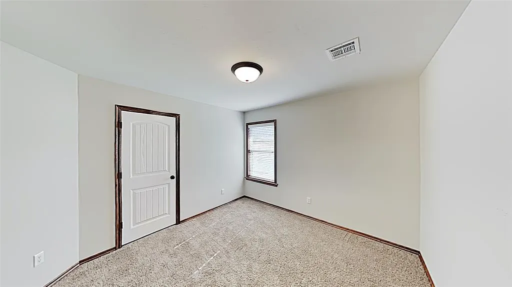 Photo 14 — 404 Charles Court, Yukon, OK 73099