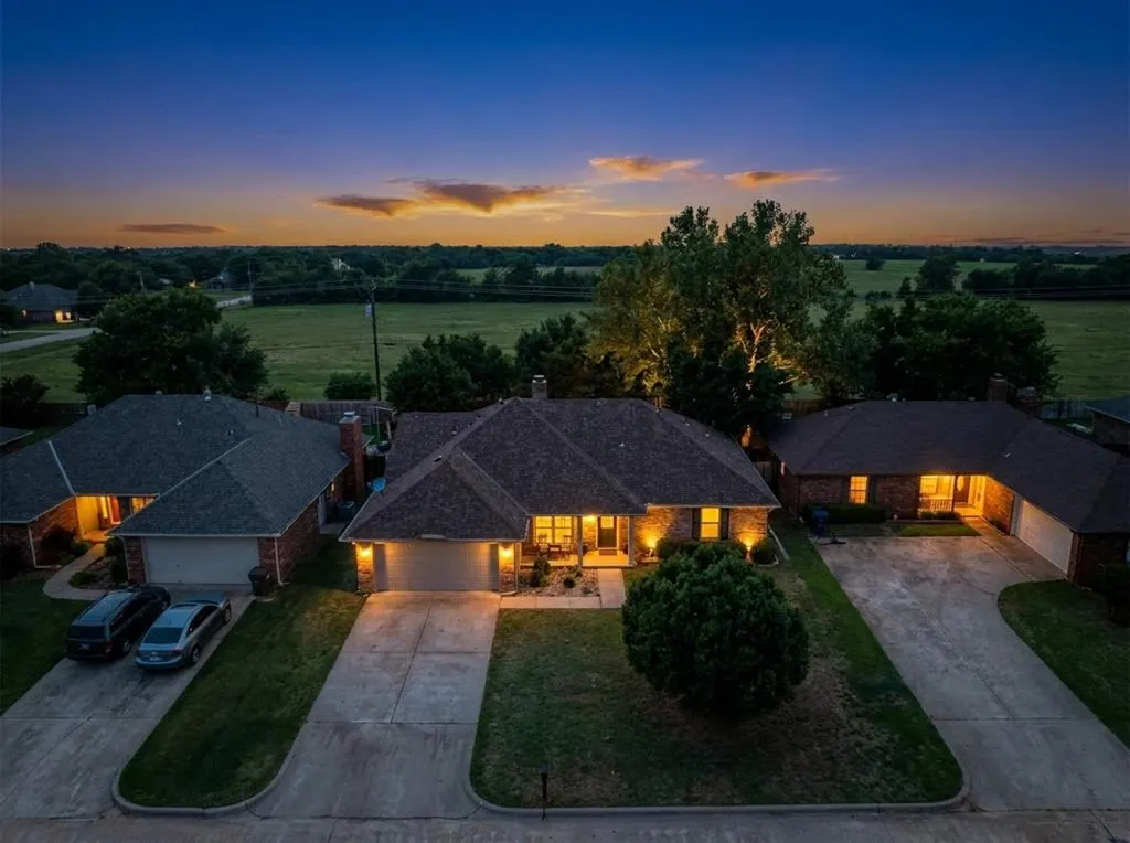 Front exterior — 11124 Ashford Drive, Yukon, OK 73099