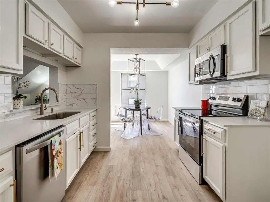 Photo 16 — 11403 Springhollow Road 201, Oklahoma City, OK 73120