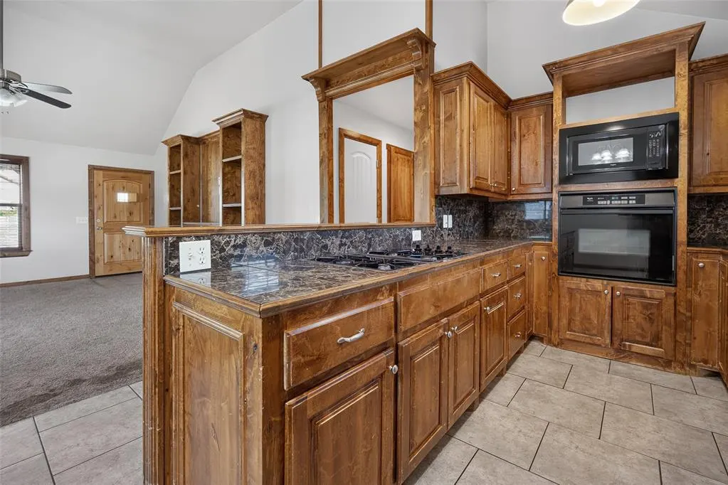 Photo 11 — 301 NE 5th Street, Blanchard, OK 73010