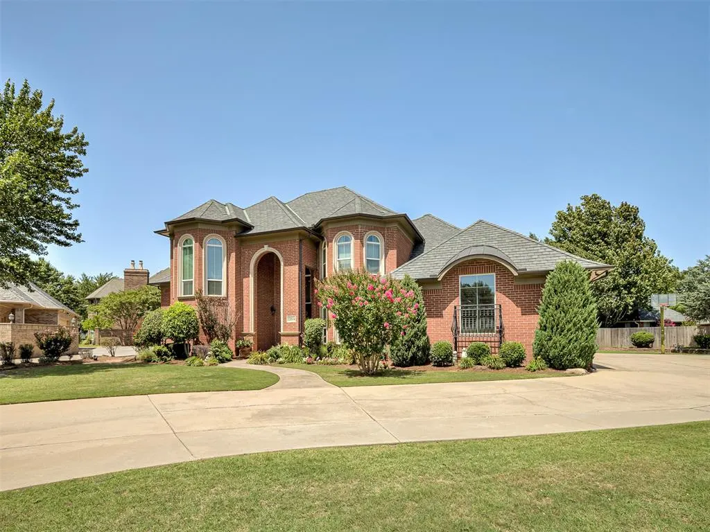 Photo 2 — 12504 Shire Lane, Oklahoma City, OK 73170