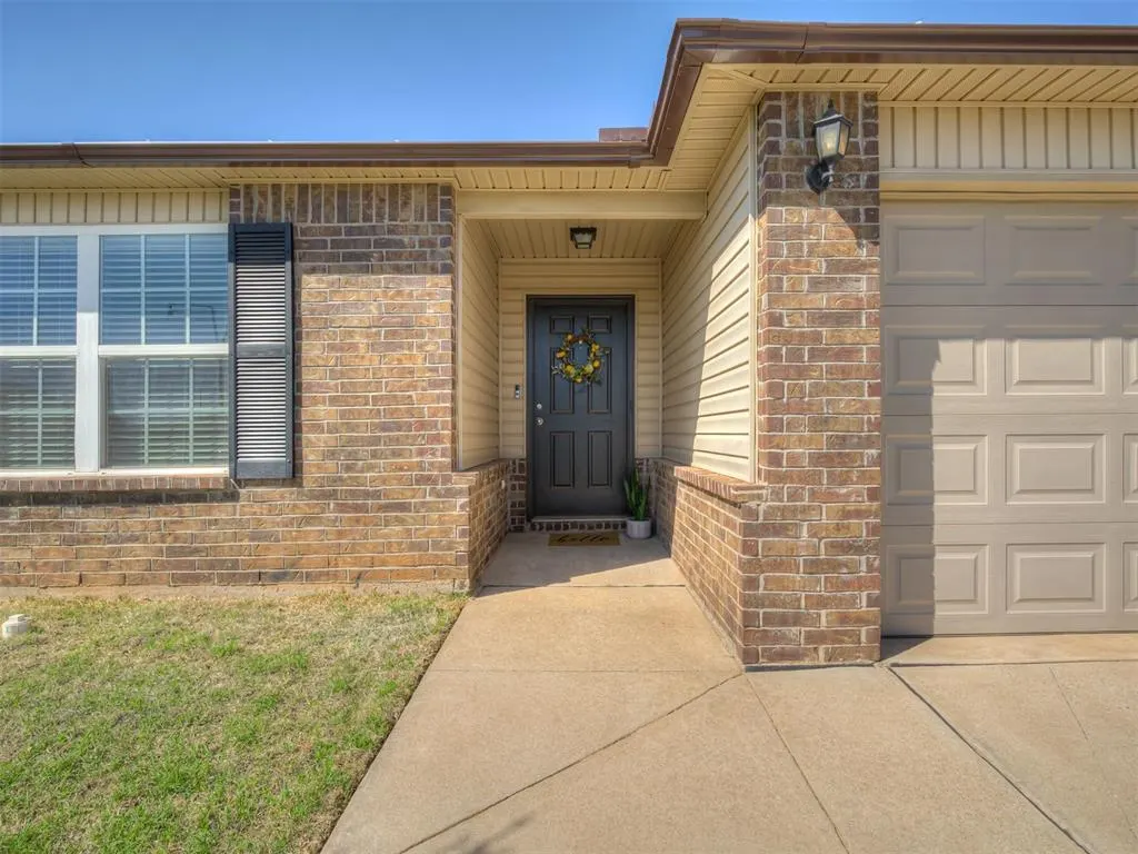 Photo 2 — 2009 Bosc Drive, Newcastle, OK 73065