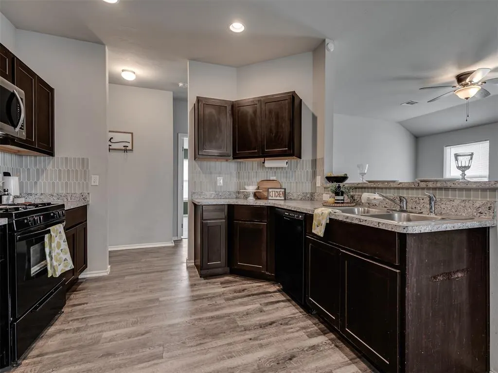 Photo 10 — 2009 Bosc Drive, Newcastle, OK 73065