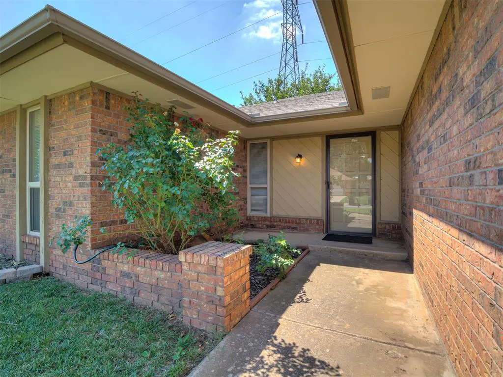 Front exterior — 6904 Elk Canyon Road, Oklahoma City, OK 73162