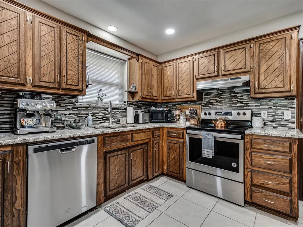 Photo 10 — 6904 Elk Canyon Road, Oklahoma City, OK 73162