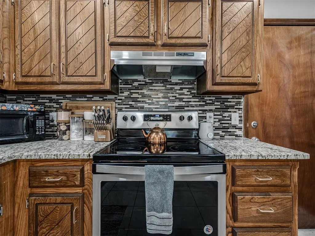 Photo 11 — 6904 Elk Canyon Road, Oklahoma City, OK 73162